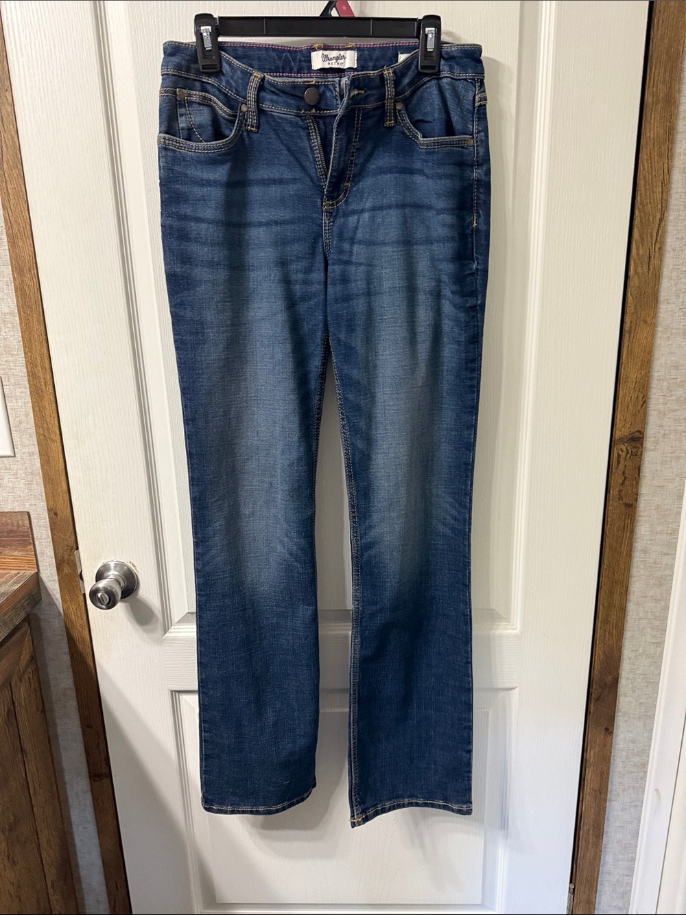 Wrangler Women's boot cut Jeans in Denim Blue Wash